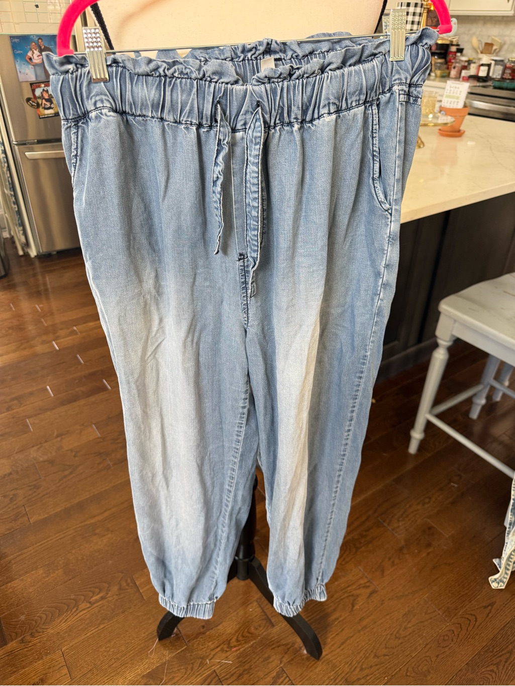 Zenana Outfitters Light Wash Denim Lyocell Jogger Pants Size Large